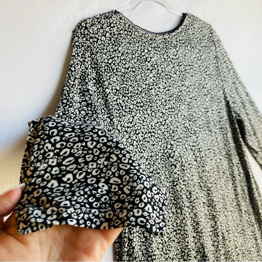 Kensie Women's abstract animal print quarter length sleeve top blouse, Sz L - Picture 14 of 16